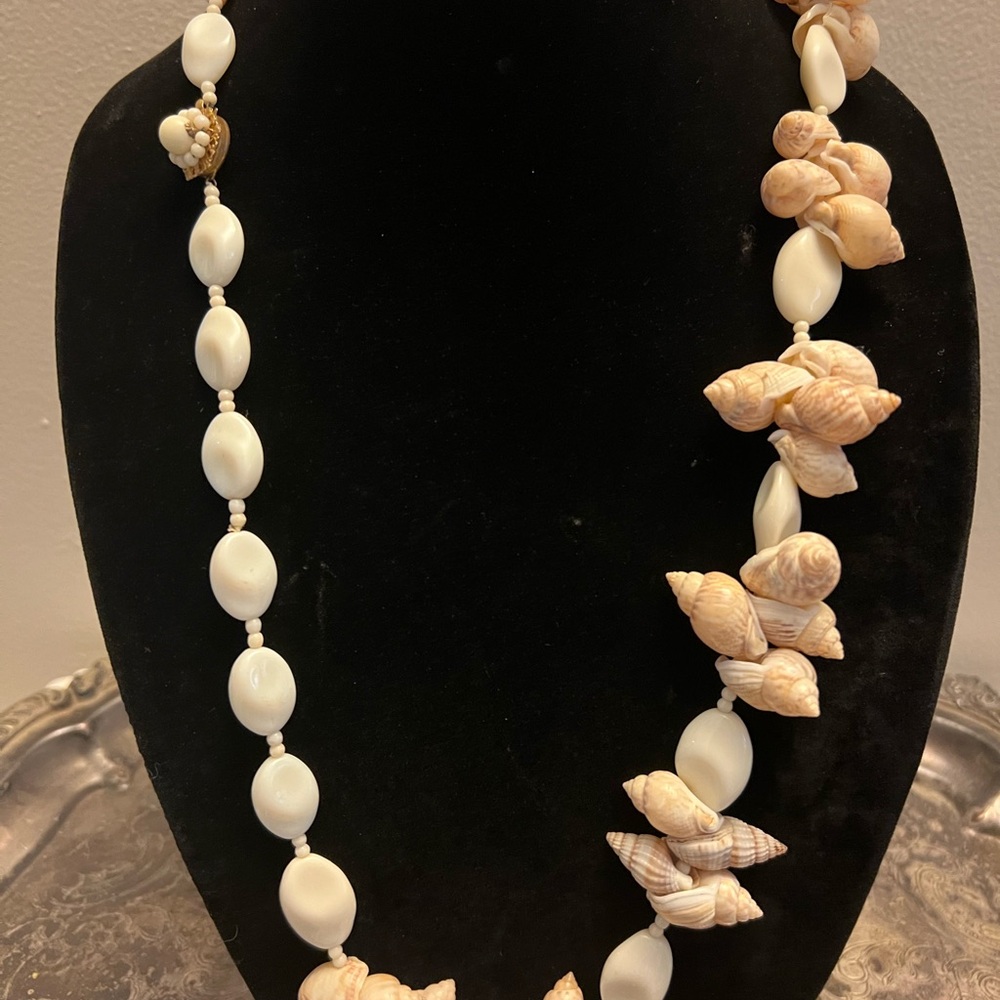 Miriam Haskell shell necklace - Picture 3 of 9